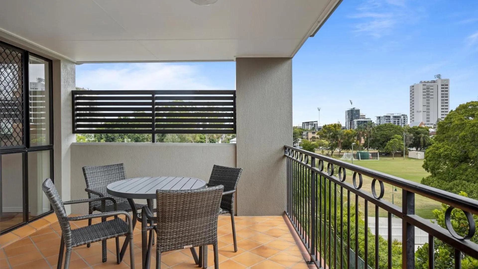 Comfy 2-Bedroom Family Apartment With Free Parking Brisbane Australia